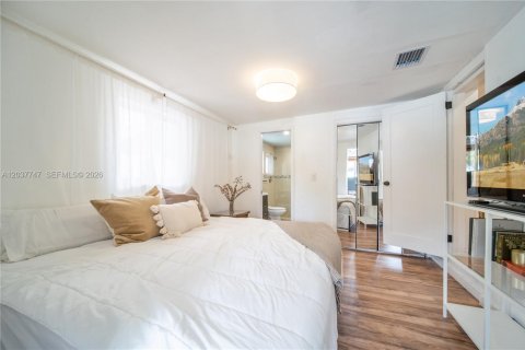 Casa en alquiler en Miami, Florida, 4 dormitorios № 2083609 - foto 13