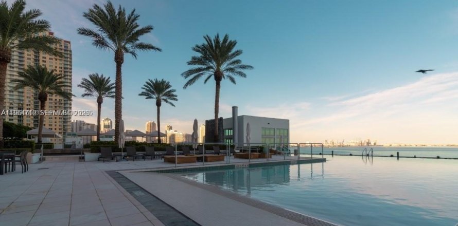 Condo à Miami, Floride, 3 chambres  № 2027048