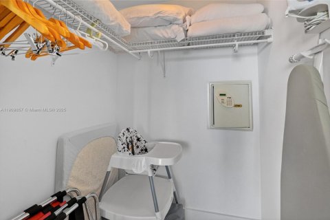 Condominio en venta en Miami, Florida, 3 dormitorios, 140.75 m2 № 2034318 - foto 16