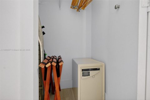 Condominio en venta en Miami, Florida, 3 dormitorios, 140.75 m2 № 2034318 - foto 20