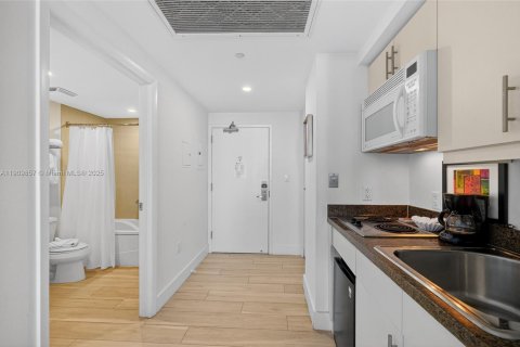 Condominio en venta en Miami, Florida, 3 dormitorios, 140.75 m2 № 2034318 - foto 19