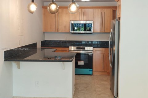 Adosado en venta en Sunny Isles Beach, Florida, 3 dormitorios, 210.42 m2 № 1967446 - foto 1