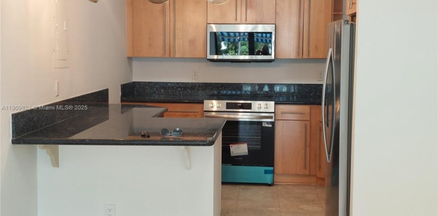 Adosado en Sunny Isles Beach, Florida 3 dormitorios, 210.42 m2 № 1967446