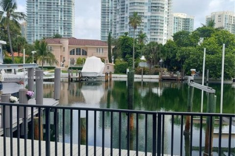 Adosado en venta en Sunny Isles Beach, Florida, 3 dormitorios, 210.42 m2 № 1967446 - foto 3