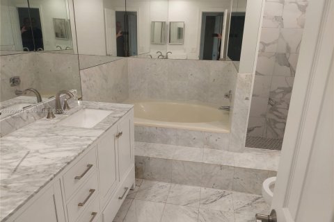 Adosado en venta en Sunny Isles Beach, Florida, 3 dormitorios, 210.42 m2 № 1967446 - foto 7