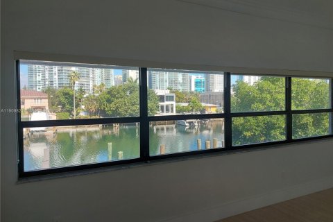 Touwnhouse à vendre à Sunny Isles Beach, Floride: 3 chambres, 210.42 m2 № 1967446 - photo 25