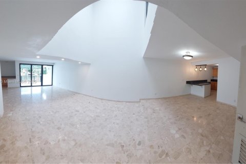 Adosado en venta en Sunny Isles Beach, Florida, 3 dormitorios, 210.42 m2 № 1967446 - foto 6