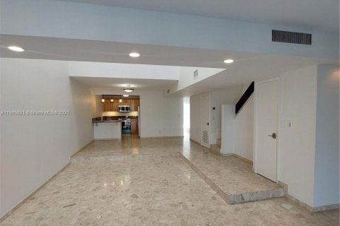 Touwnhouse à vendre à Sunny Isles Beach, Floride: 3 chambres, 210.42 m2 № 1967446 - photo 21