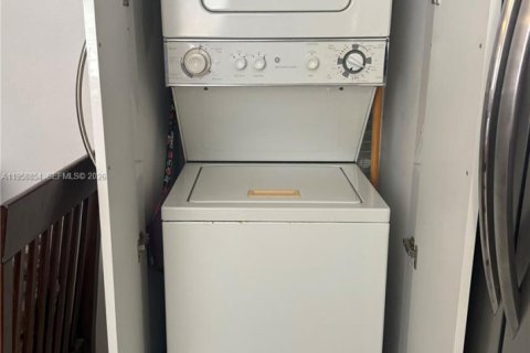 Adosado en alquiler en Miami, Florida, 1 dormitorio, 65.96 m2 № 2021048 - foto 5