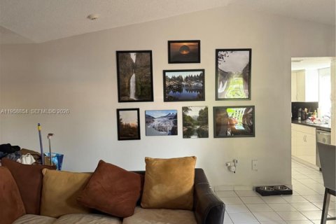 Adosado en alquiler en Miami, Florida, 1 dormitorio, 65.96 m2 № 2021048 - foto 6