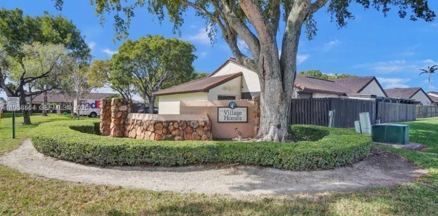 Таунхаус в Майами, Флорида 1 спальня, 65.96м2 № 2021048