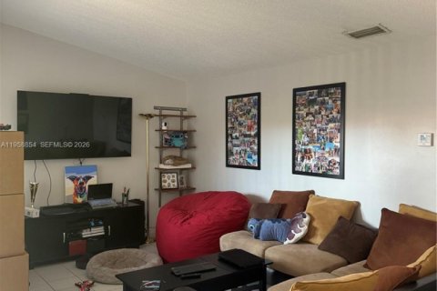 Adosado en alquiler en Miami, Florida, 1 dormitorio, 65.96 m2 № 2021048 - foto 4