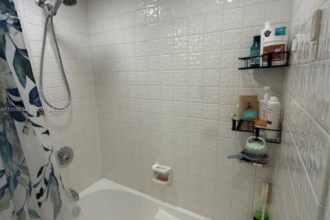 Adosado en alquiler en Miami, Florida, 1 dormitorio, 65.96 m2 № 2021048 - foto 9