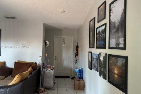 Adosado en alquiler en Miami, Florida, 1 dormitorio, 65.96 m2 № 2021048 - foto 3