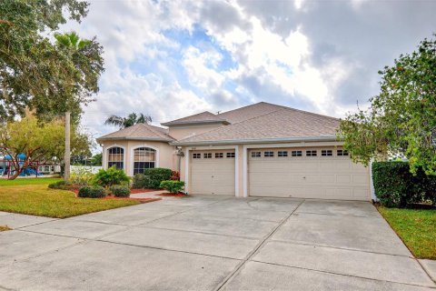 House in Land O' Lakes, Florida 4 bedrooms, 285.95 sq.m. № 2142280 - photo 15