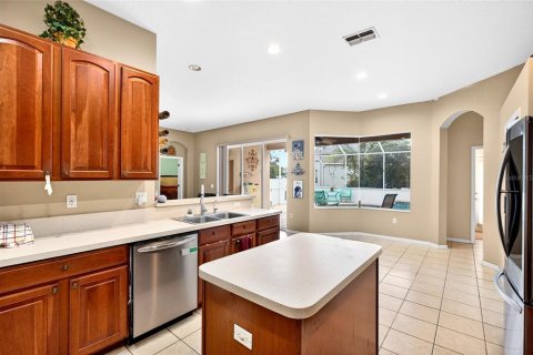 House in Land O' Lakes, Florida 4 bedrooms, 285.95 sq.m. № 2142280 - photo 2
