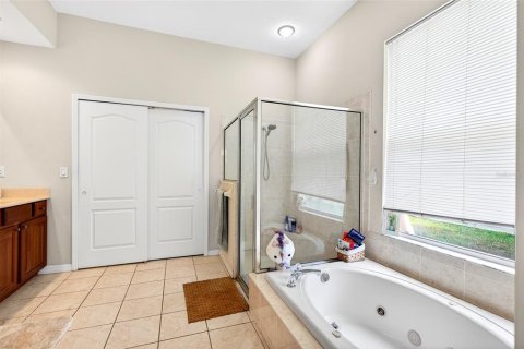 House in Land O' Lakes, Florida 4 bedrooms, 285.95 sq.m. № 2142280 - photo 7