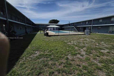 Condominio en alquiler en Lake Worth, Florida, 1 dormitorio, 48.77 m2 № 1941735 - foto 17