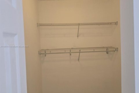 Condominio en alquiler en Lake Worth, Florida, 1 dormitorio, 48.77 m2 № 1941735 - foto 13