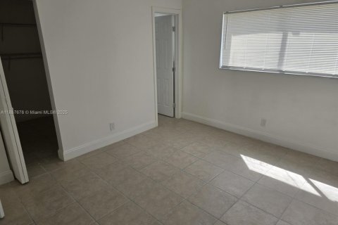 Condominio en alquiler en Lake Worth, Florida, 1 dormitorio, 48.77 m2 № 1941735 - foto 10