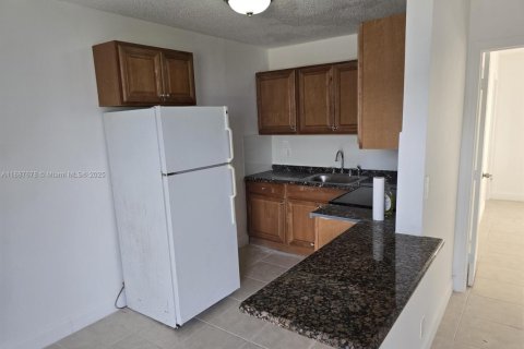 Condominio en alquiler en Lake Worth, Florida, 1 dormitorio, 48.77 m2 № 1941735 - foto 7