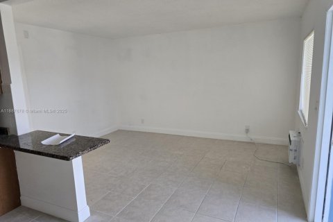 Condominio en alquiler en Lake Worth, Florida, 1 dormitorio, 48.77 m2 № 1941735 - foto 15