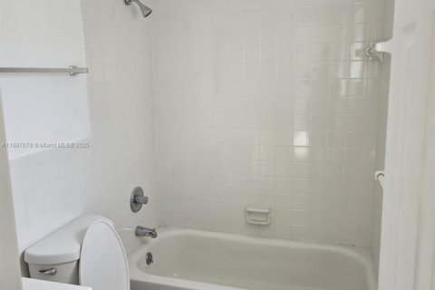 Condominio en alquiler en Lake Worth, Florida, 1 dormitorio, 48.77 m2 № 1941735 - foto 12