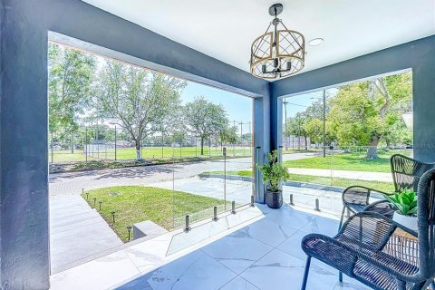 House in Tampa, Florida 3 bedrooms, 111.48 sq.m. № 1634622 - photo 8