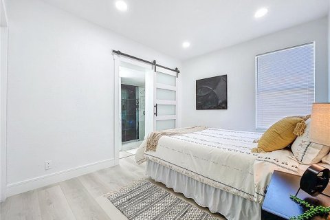 House in Tampa, Florida 3 bedrooms, 111.48 sq.m. № 1634622 - photo 25