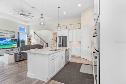 House in Wesley Chapel, Florida 4 bedrooms, 230.12 sq.m. № 2216458 - photo 10