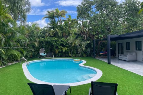 Villa ou maison à louer à North Miami, Floride: 4 chambres, 154.68 m2 № 1878685 - photo 1