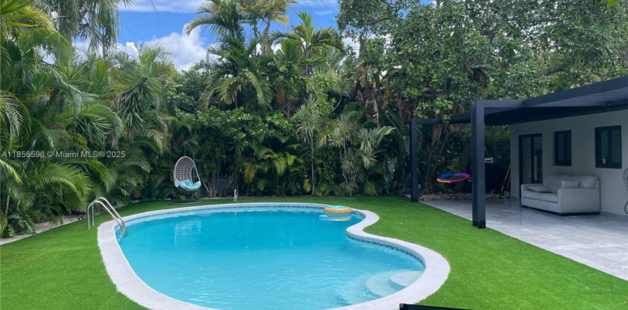Villa ou maison à North Miami, Floride 4 chambres, 154.68 m2 № 1878685