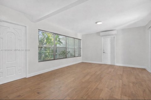 Villa ou maison à louer à Pinecrest, Floride: 3 chambres, 208.75 m2 № 2001910 - photo 7