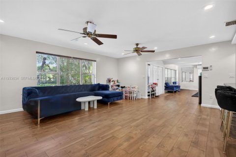 Villa ou maison à louer à Pinecrest, Floride: 3 chambres, 208.75 m2 № 2001910 - photo 12