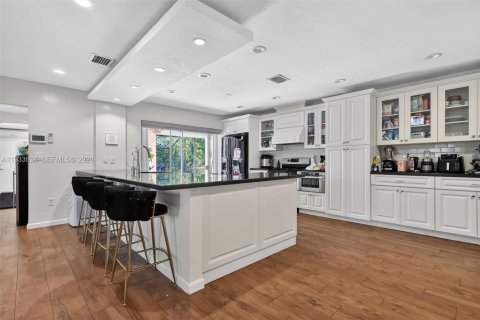 Villa ou maison à louer à Pinecrest, Floride: 3 chambres, 208.75 m2 № 2001910 - photo 10