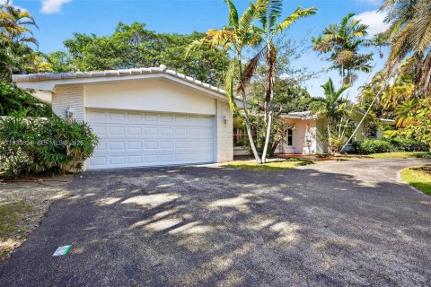 Villa ou maison à louer à Pinecrest, Floride: 3 chambres, 208.75 m2 № 2001910 - photo 4