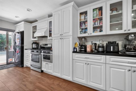 Villa ou maison à louer à Pinecrest, Floride: 3 chambres, 208.75 m2 № 2001910 - photo 15