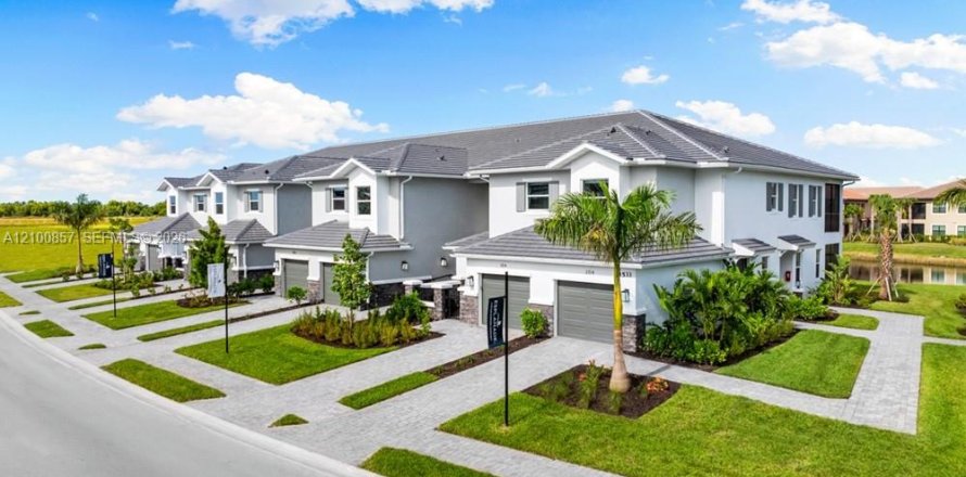 House in Naples, Florida 2 bedrooms № 2403815