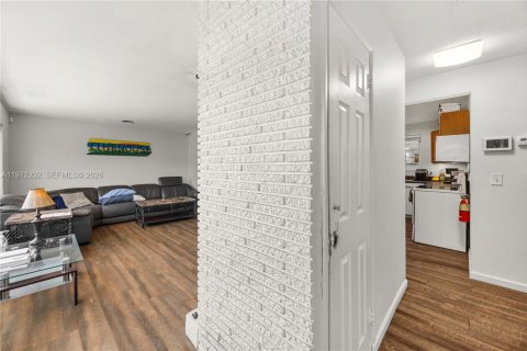 House in Boynton Beach, Florida 5 bedrooms, 164.99 sq.m. № 2042306 - photo 8