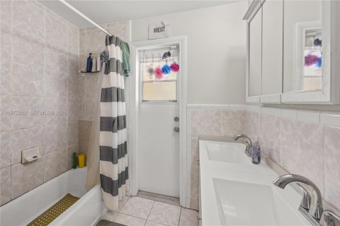 House in Boynton Beach, Florida 5 bedrooms, 164.99 sq.m. № 2042306 - photo 29