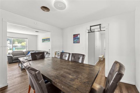 House in Boynton Beach, Florida 5 bedrooms, 164.99 sq.m. № 2042306 - photo 13