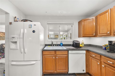 House in Boynton Beach, Florida 5 bedrooms, 164.99 sq.m. № 2042306 - photo 12