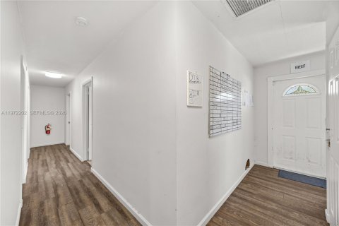 House in Boynton Beach, Florida 5 bedrooms, 164.99 sq.m. № 2042306 - photo 19