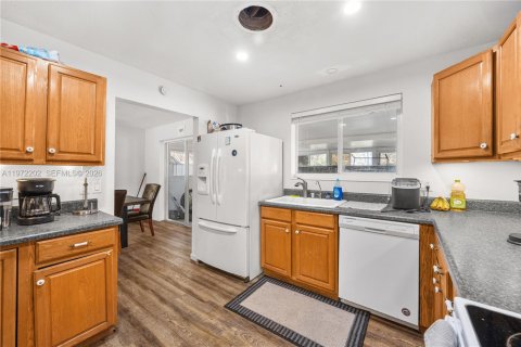 House in Boynton Beach, Florida 5 bedrooms, 164.99 sq.m. № 2042306 - photo 9