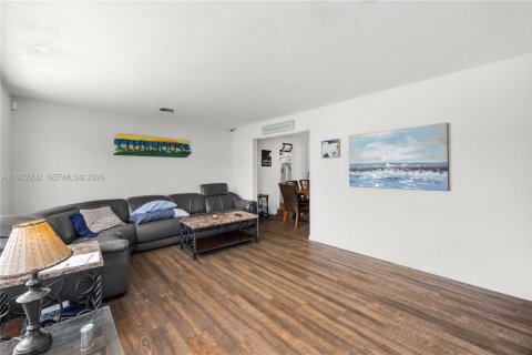 House in Boynton Beach, Florida 5 bedrooms, 164.99 sq.m. № 2042306 - photo 4