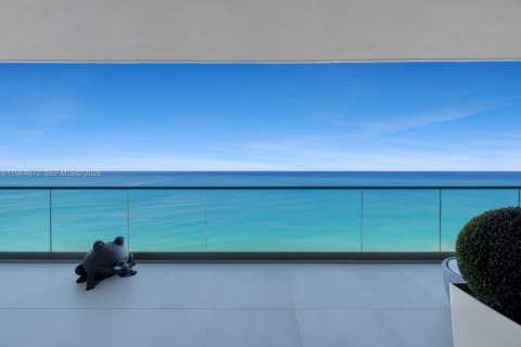 Condo in Bal Harbour, Florida, 2 bedrooms  № 2026438 - photo 2