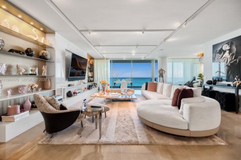 Condo in Bal Harbour, Florida, 2 bedrooms  № 2026438 - photo 5