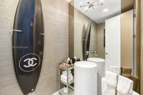 Condo in Bal Harbour, Florida, 2 bedrooms  № 2026438 - photo 18