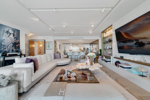 Condo in Bal Harbour, Florida, 2 bedrooms  № 2026438 - photo 6