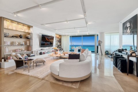 Condo in Bal Harbour, Florida, 2 bedrooms  № 2026438